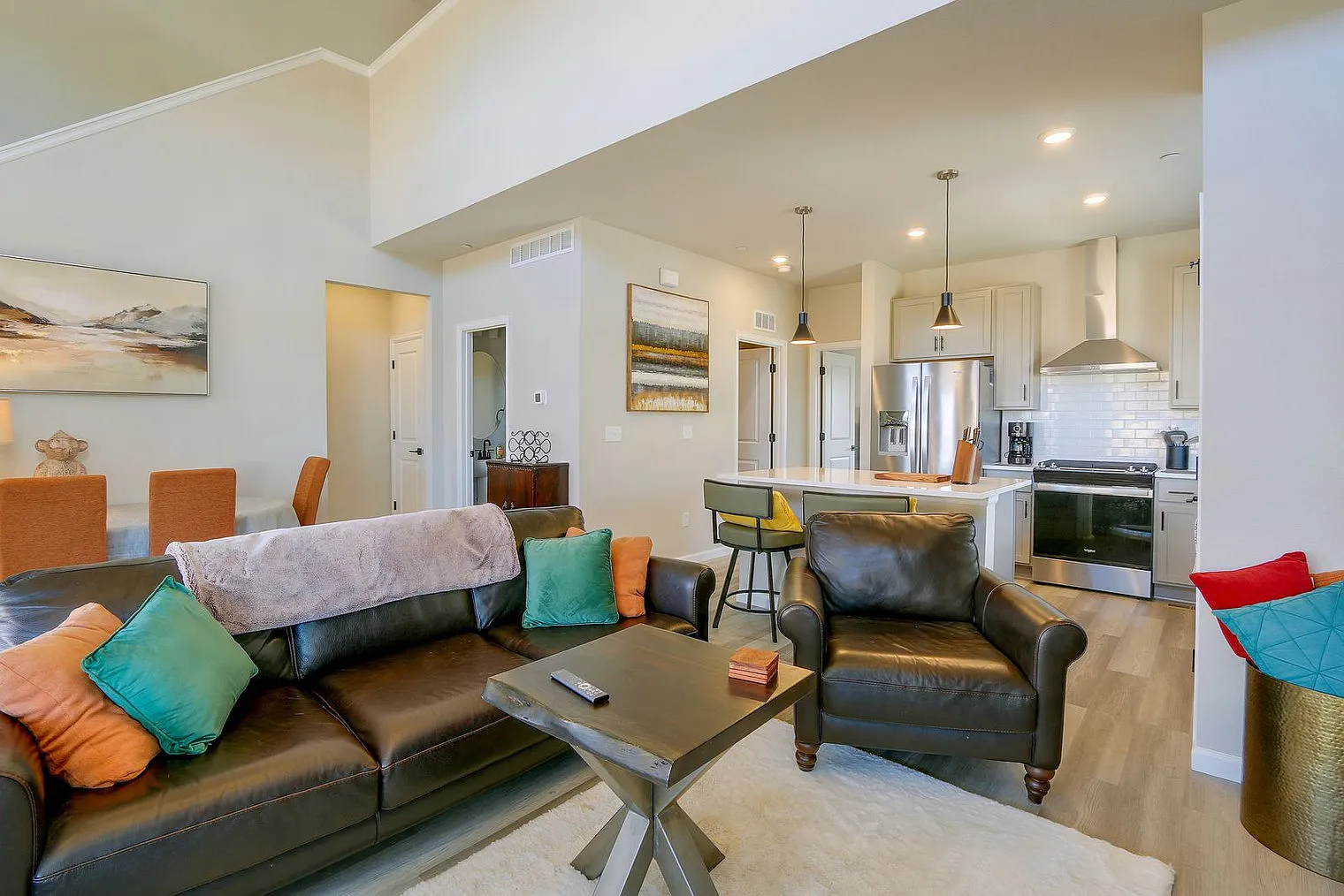 3 bed, 3.0 bath, 1926 sqft, $5,870 — Photo 1