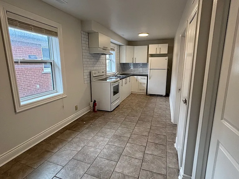 85A Evans Ave #UPPER — Photo 15
