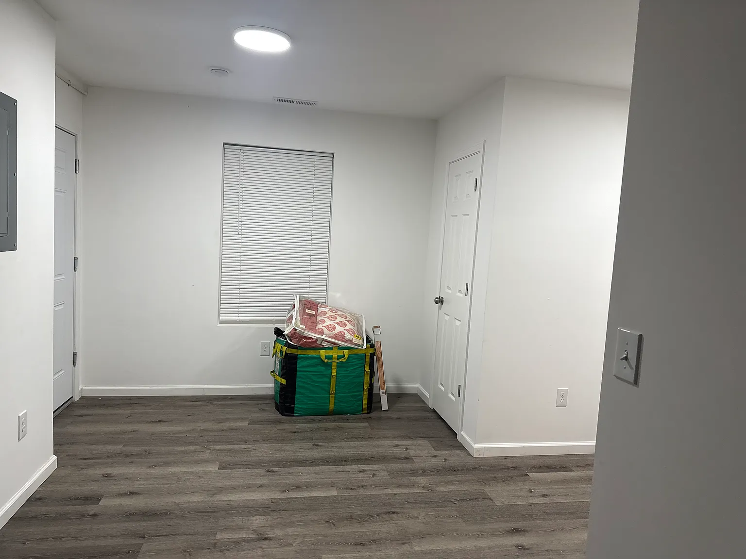 2 bed, 650 sqft, $1,800 — Photo 2