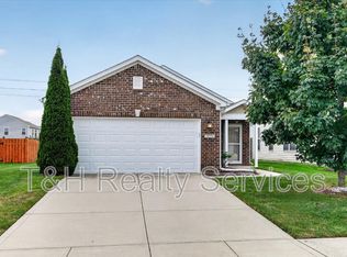 5771 White Pine Rd, Whitestown, IN 46075