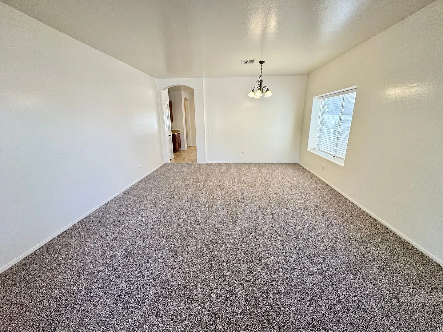 4 Bedroom 2 Bathroom New Carpet + Fresh Paint Throughout Coldwater Springs — Photo 4