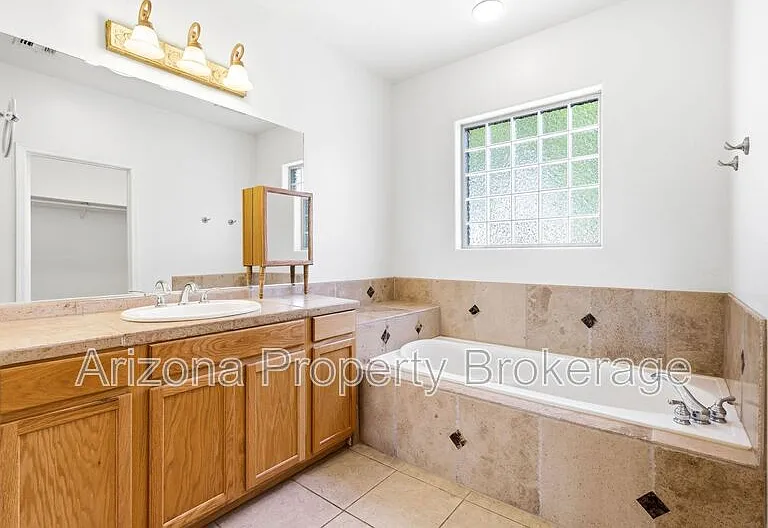 1933 W Tanya Trl — Photo 24