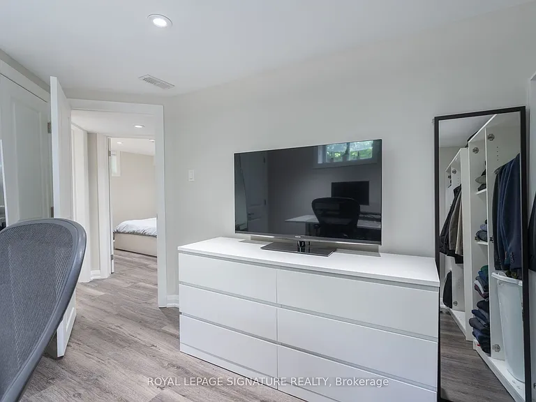 305 Blue Grass Blvd #BASEMENT — Photo 20