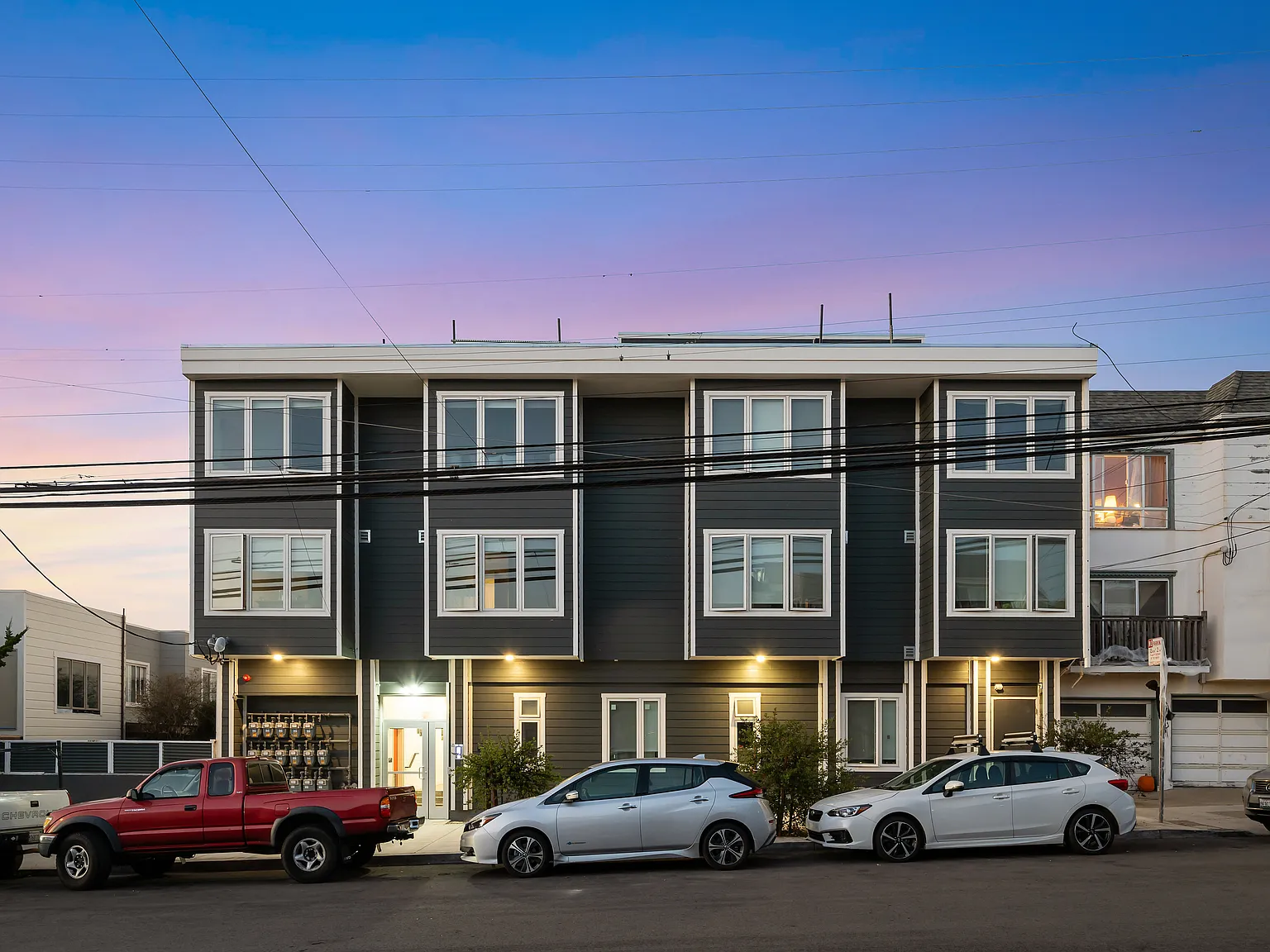 4326 Irving St — Photo 1