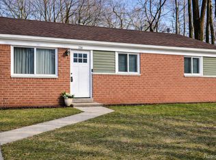 2200 Marston Dr, Waterford, MI 48327