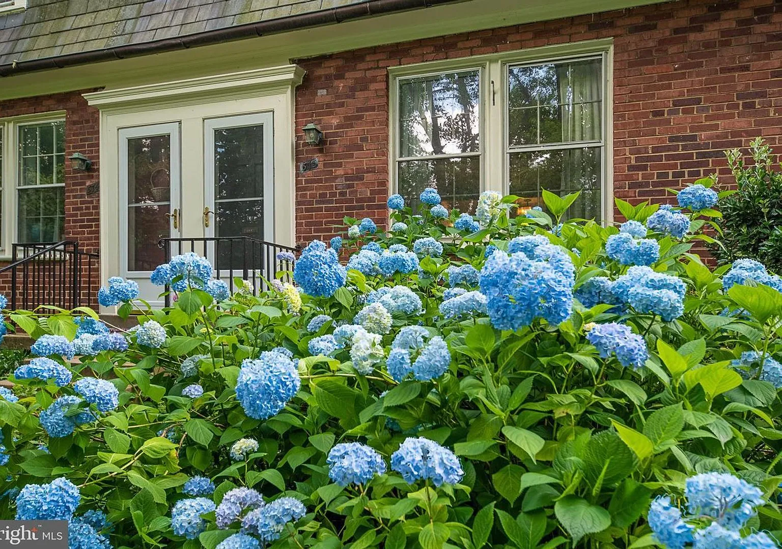 Welcome to 1501 S Edgewood Street #573, a beautifully located home in Arlington offering comforta... — Photo 1