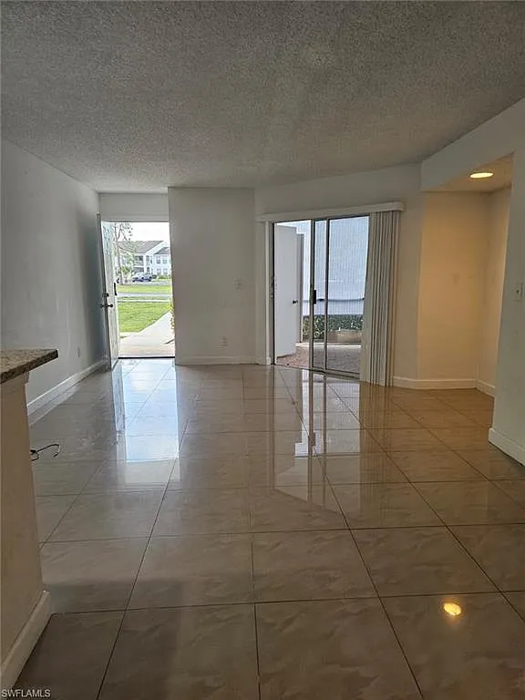 2 bed, 2.0 bath, 974 sqft, $1,950 — Photo 4