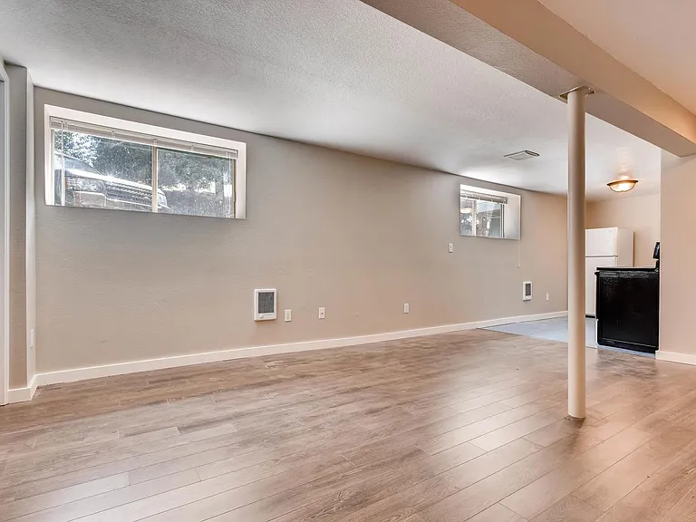 2100 NE Flanders St #2100 — Photo 2
