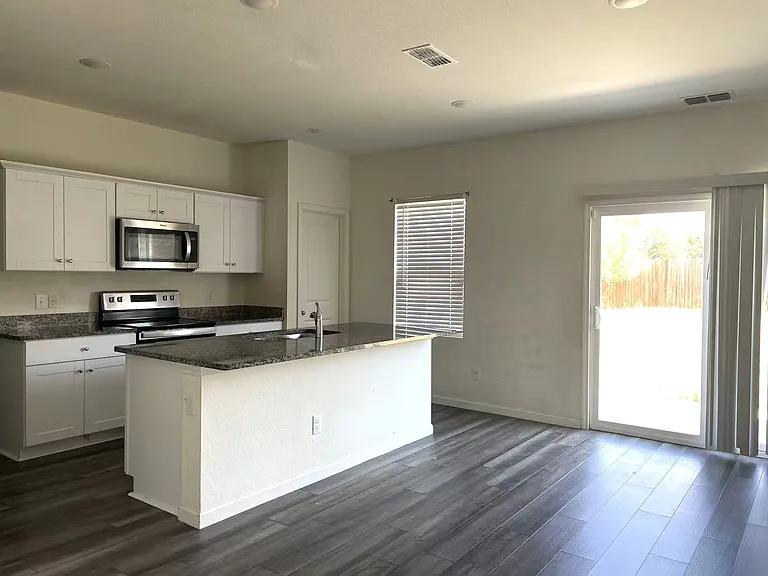 2909 Aspen Dr — Photo 4