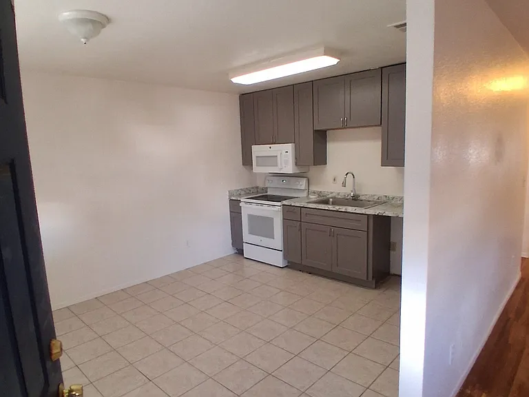 1956 Darrah St #10 — Photo 6