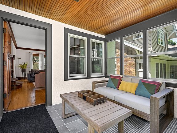 3rd image of 2132 Stanford Ave