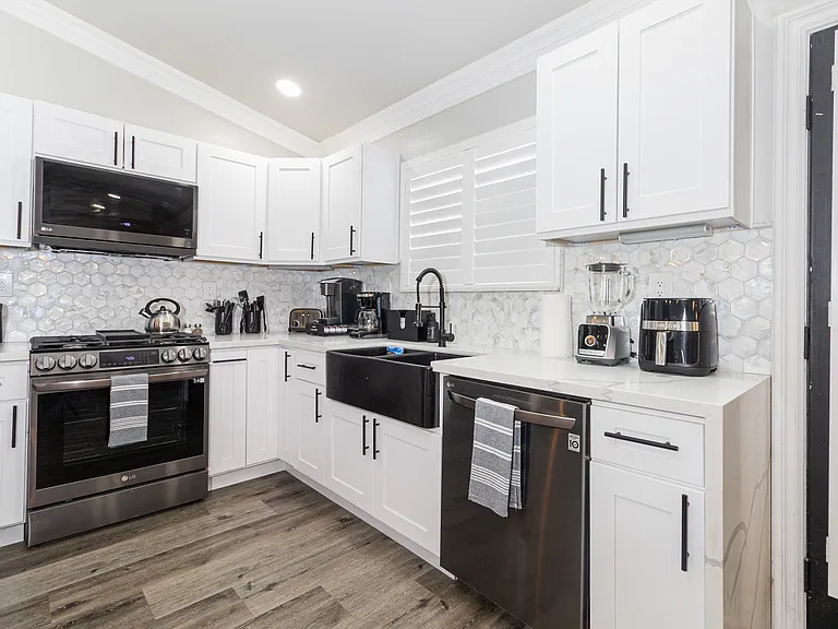 4302 Shetland Ln — Photo 8