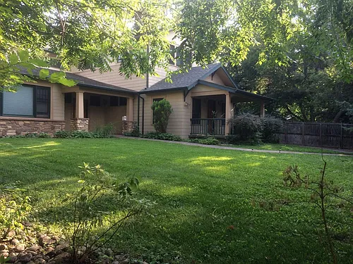 560 University Ave Photo 1