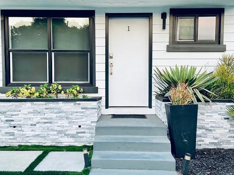 2730 Raymond Ave — Photo 2