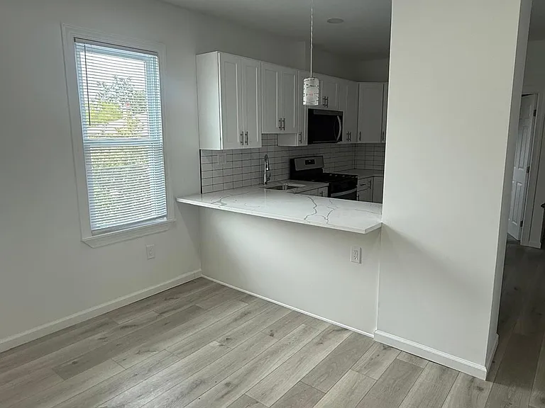 811 Jackson Ave #2 — Photo 3