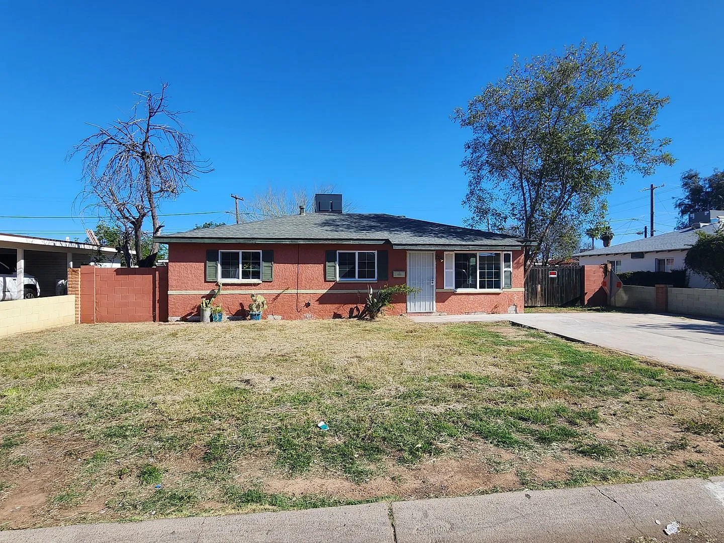 3 Bedroom in Phoenix! — Photo 2