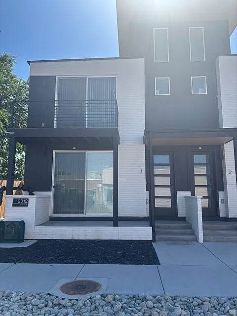 1 bed, 1.5 bath, 800 sqft, $1,900 — Photo 1