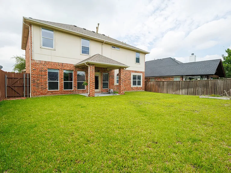 6107 Lakecrest Dr — Photo 32