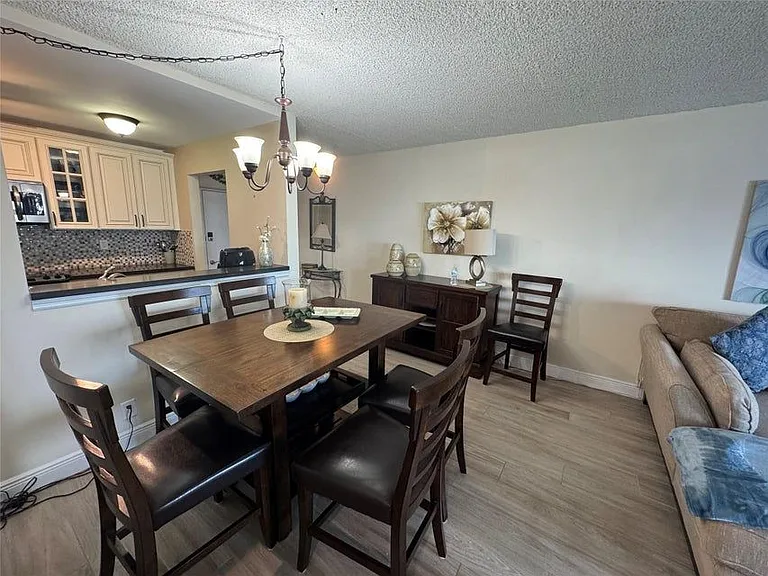 95 N Birch Rd #402 — Photo 4