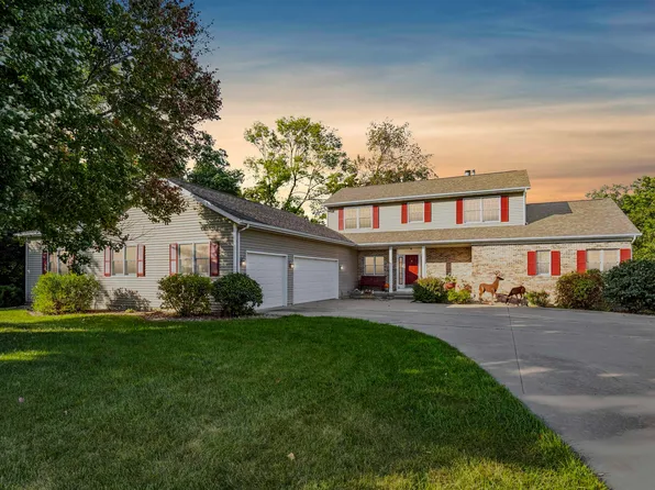 4240 Briar Ridge Ct, Ely, IA 52227