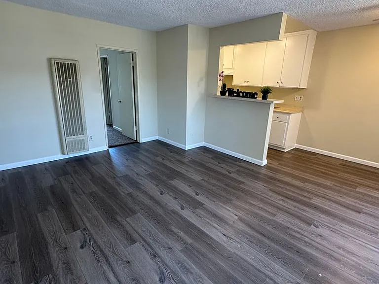 18530 Prairie St. — Photo 4