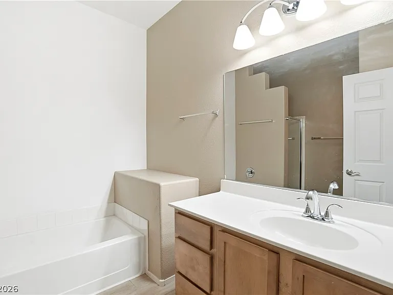 2291 W Horizon Ridge Pkwy #13175 — Photo 15
