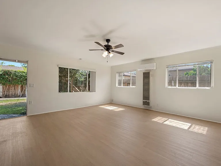 4735 Valencia Dr #1/2 — Photo 5