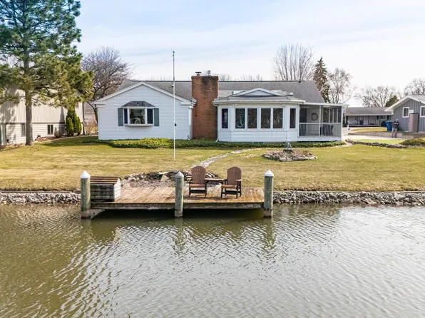 918 Leeward Ct, Oshkosh, WI 54901