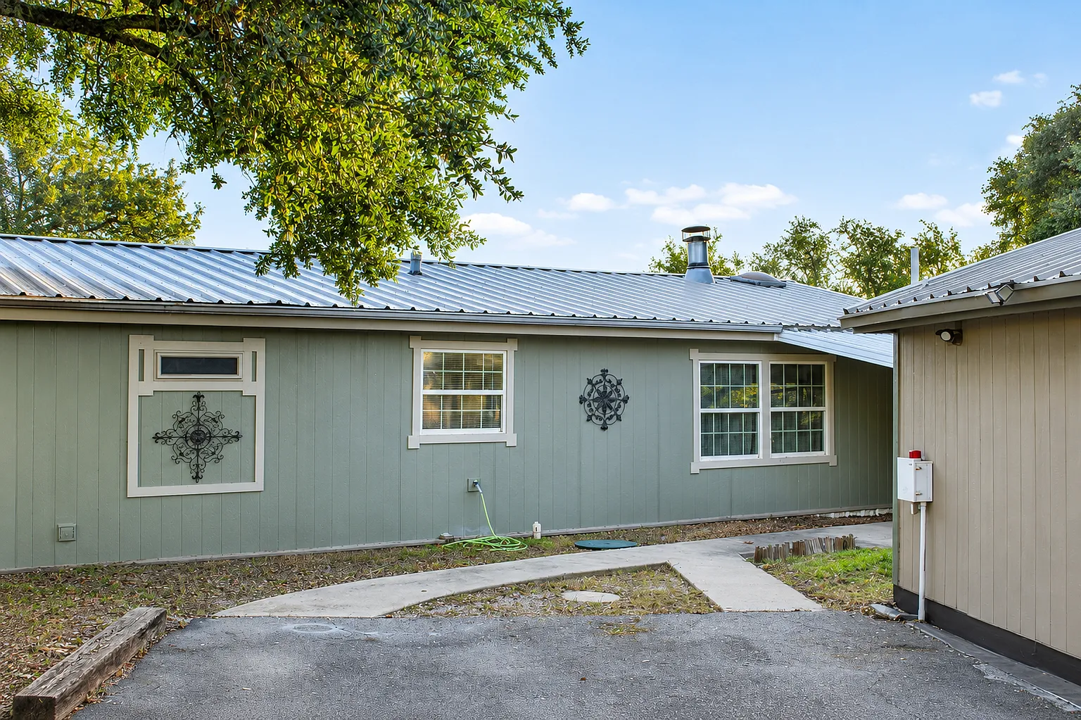 3 bed, 1768 sqft, $1,800 — Photo 1