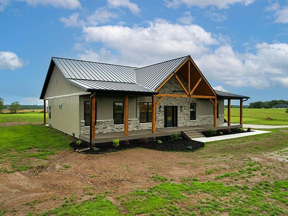 2nd image of 814 E 442nd Road