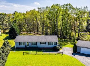 132 Natty Point Ln, Kilmarnock, VA 22482