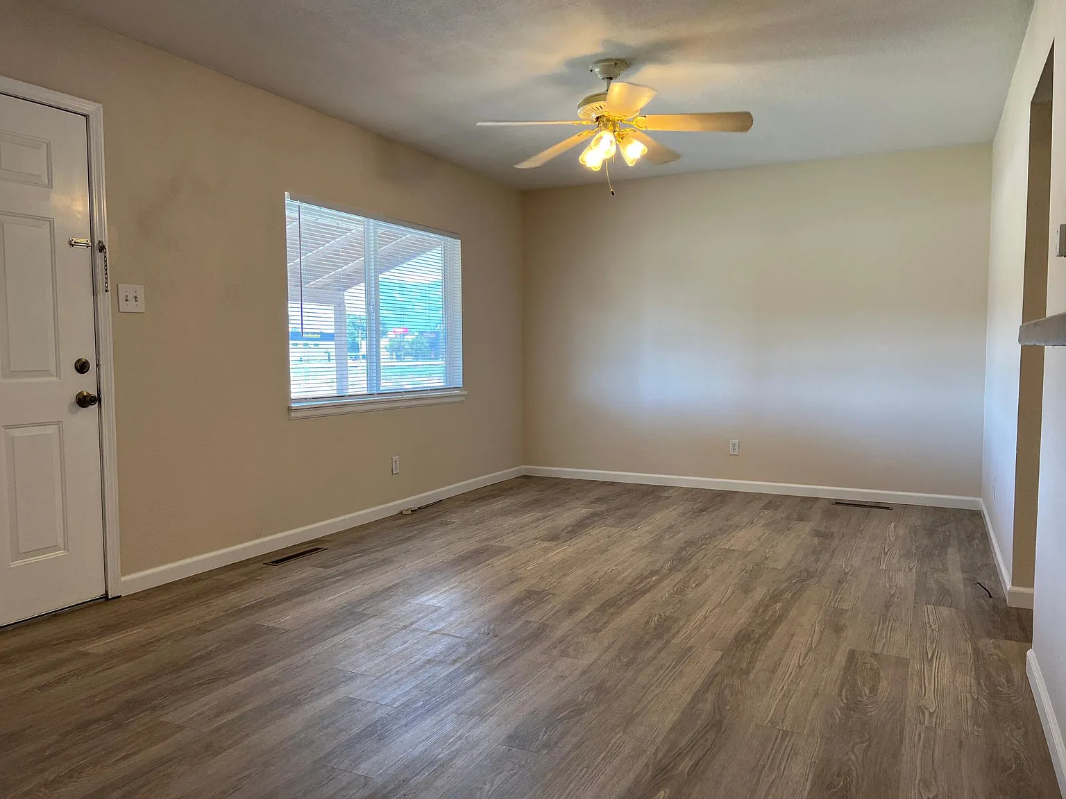 3 bed, 1188 sqft, $1,746 — Photo 2