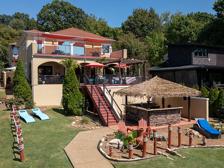 River Dr — Photo 2