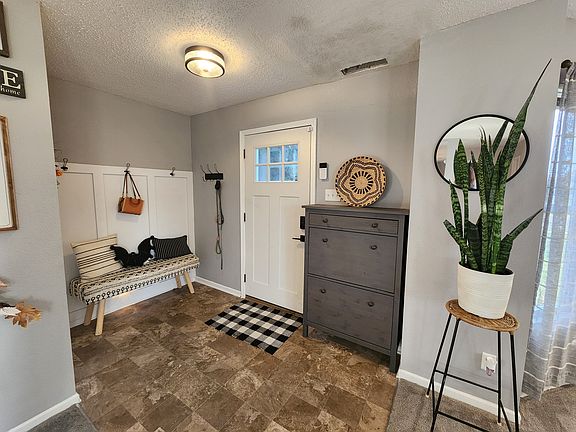 4th image of 764 Runnymede Dr