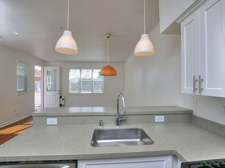 322 W Micheltorena St #D — Photo 7