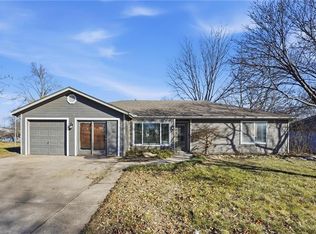 1201 Maple Ln, Pleasant Hill, MO 64080