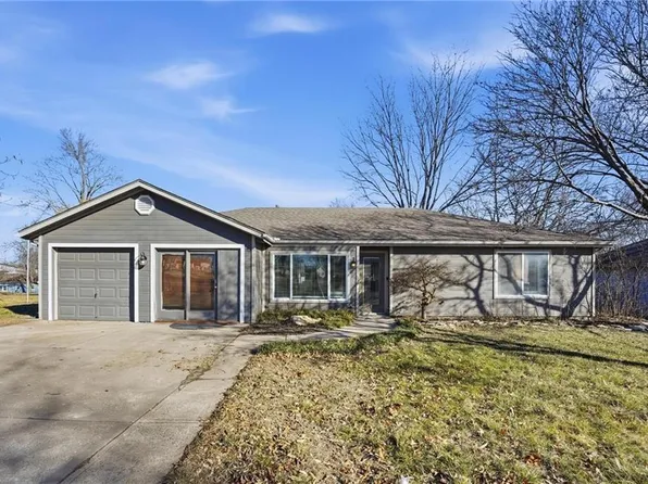 1201 Maple Ln, Pleasant Hill, MO 64080