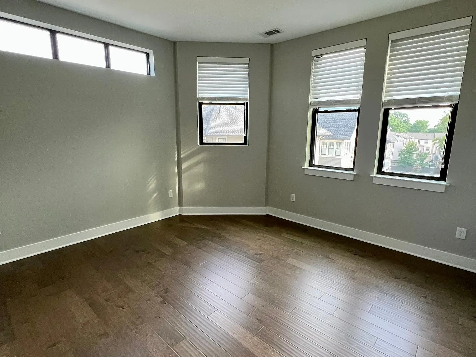 1 bed, 857 sqft, $2,300 — Photo 4