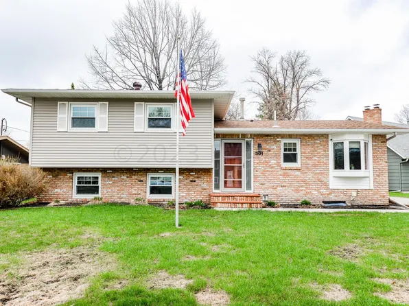 301 29th Ave N, Fargo, ND 58102