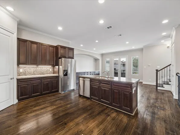 1105 E 27th St #B, Houston, TX 77009