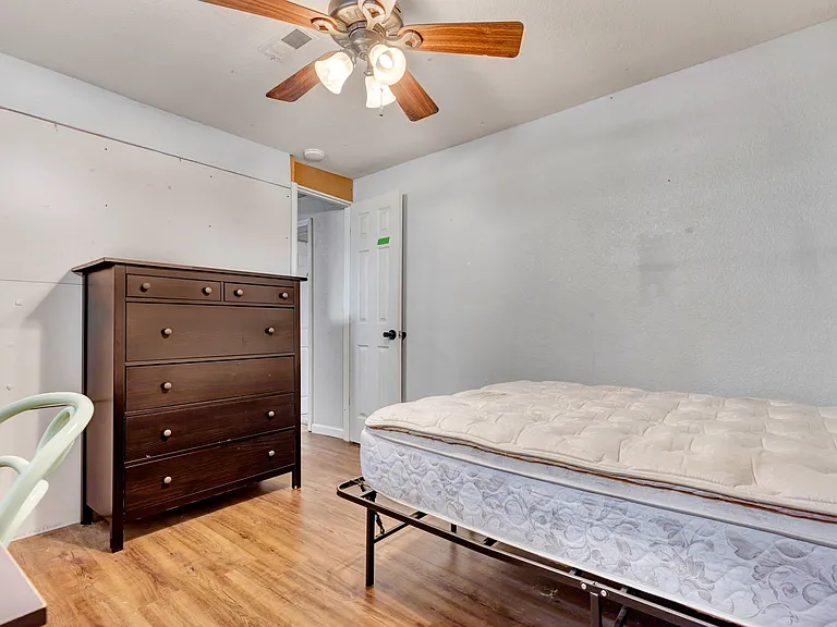 320 E Uintah St — Photo 30