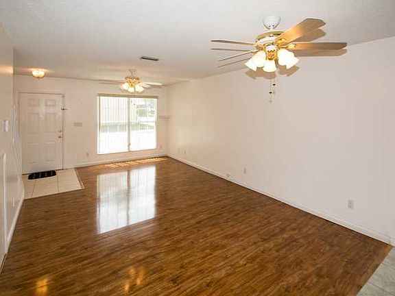 4th image of 2933 Dorchester Ln #2933