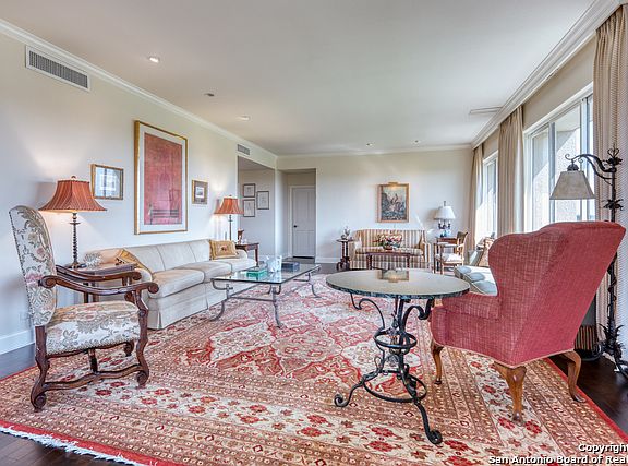 3rd image of 4001 N New Braunfels Ave APT 900