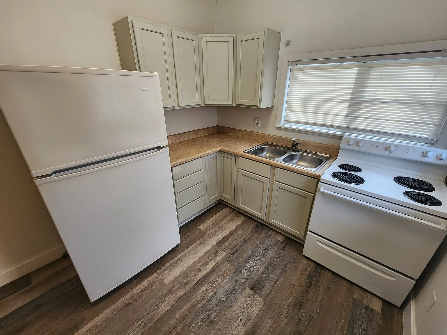 2 bed, 750 sqft, $975 — Photo 2