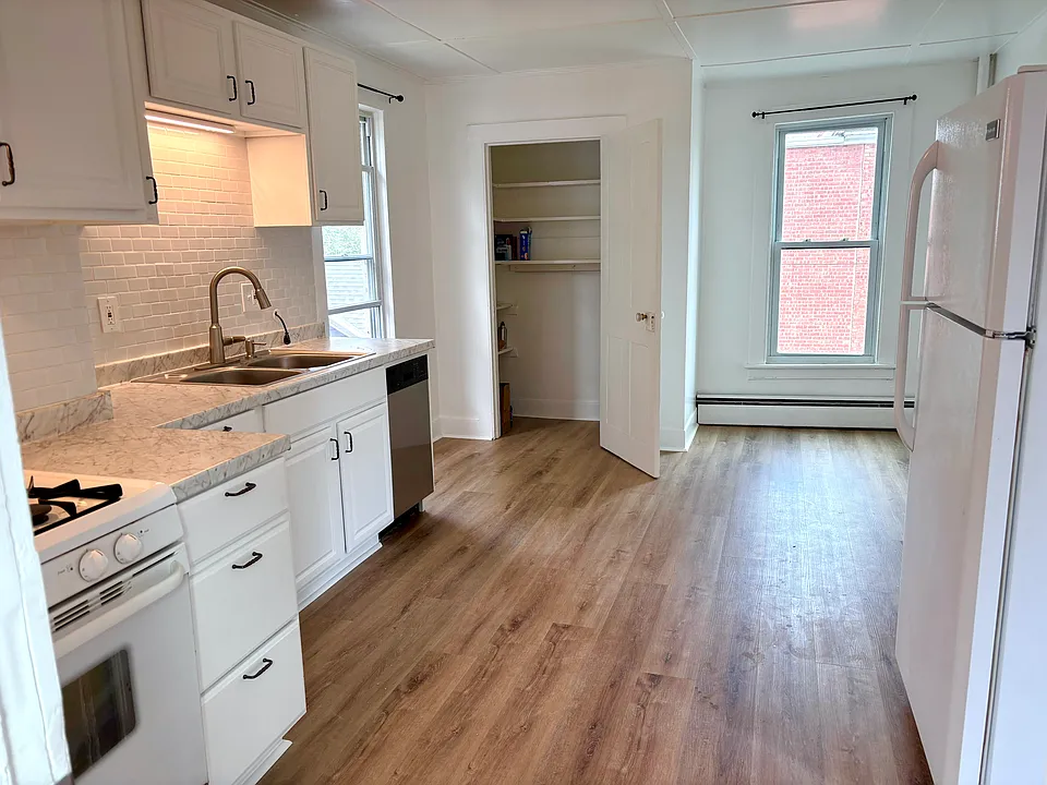 2nd floor eat-in kitchen & pantry