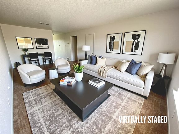 3rd image of 1004 Eastside Dr APT C