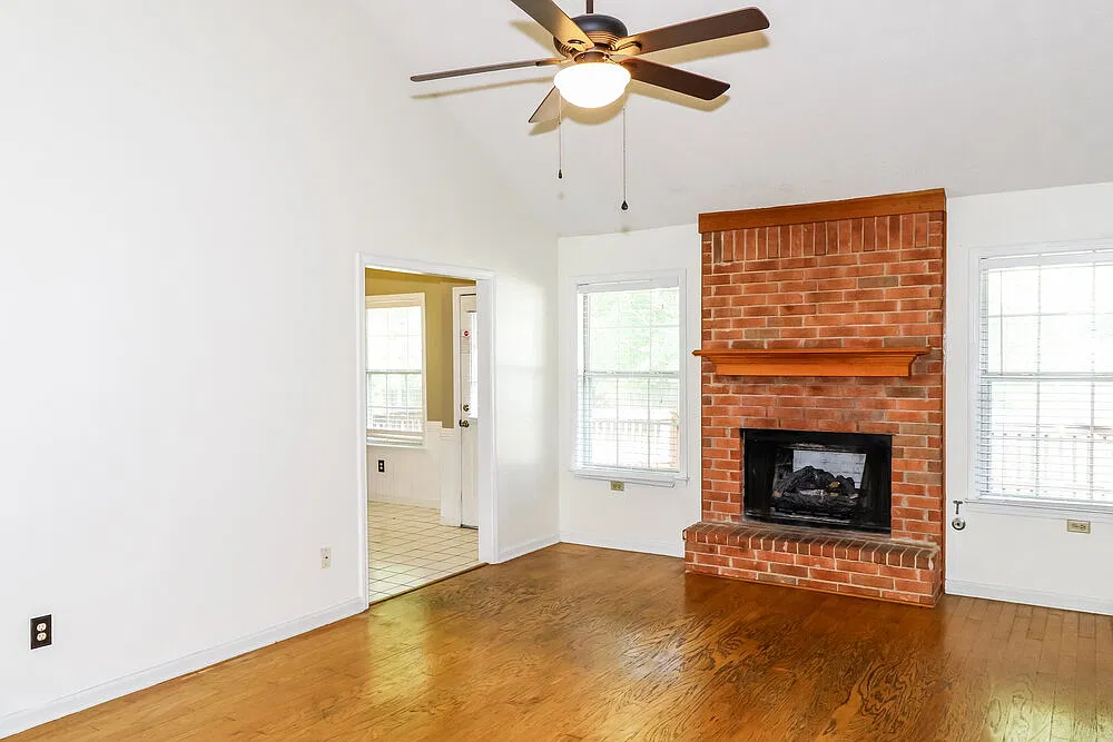 3 bed, 2.0 bath, 1761 sqft, $2,590 — Photo 4
