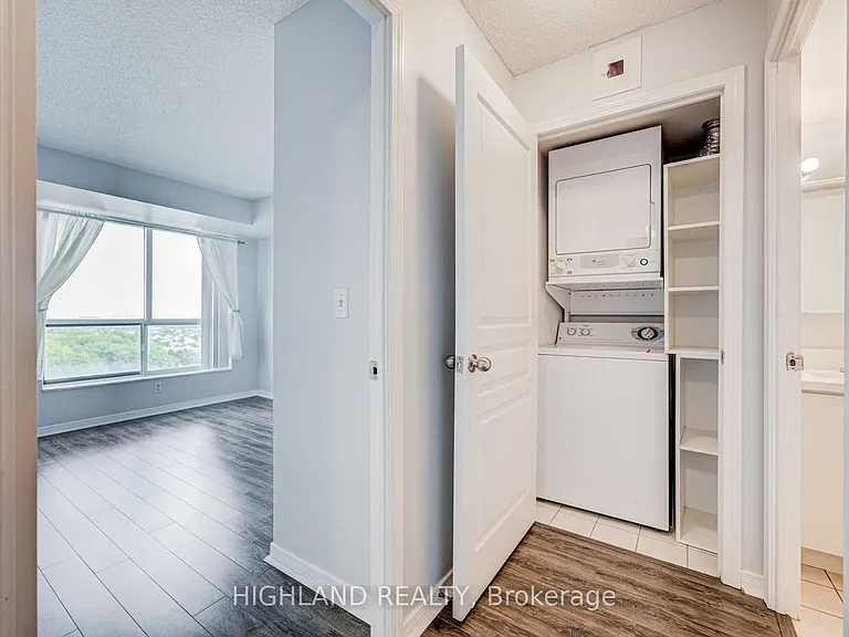2545 Erin Centre Blvd #1411 — Photo 12