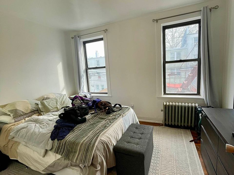 1st image of 2123 27th St APT B4