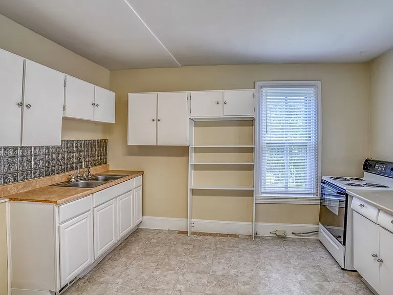 132 W Mount Vernon St — Photo 5